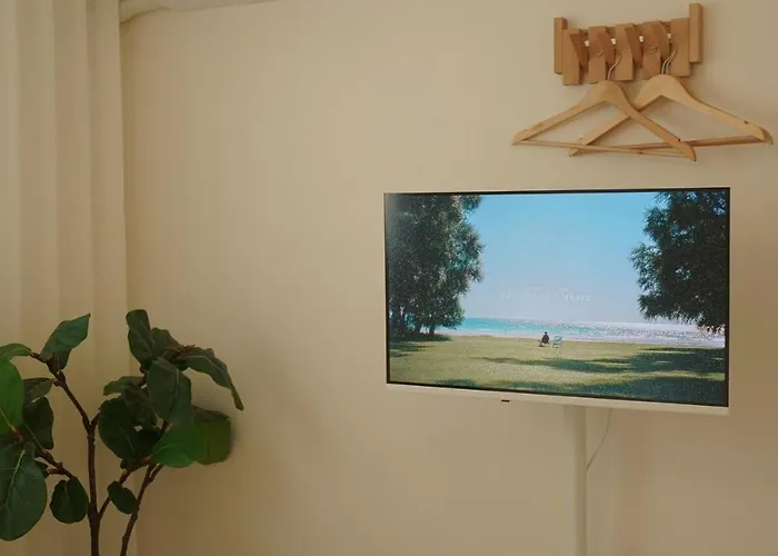 アパート Warm Minimal Wood House Near Hongdae, 3min Subway, Airport Bus 6 Mins ソウル特別市