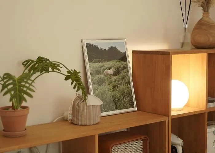 Warm Minimal Wood House Near Hongdae, 3min Subway, Airport Bus 6 Mins アパート *