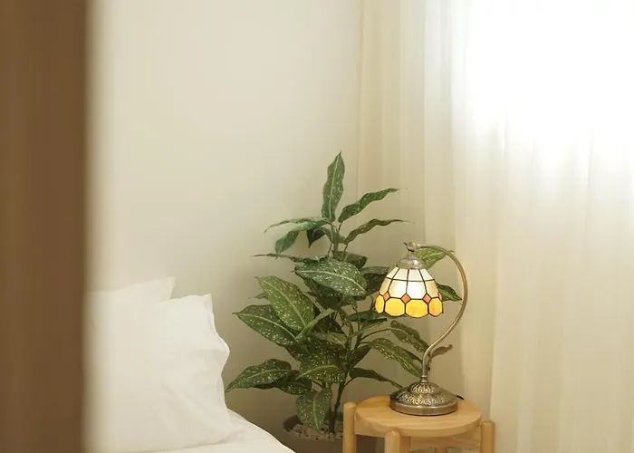 Warm Minimal Wood House Near Hongdae, 3min Subway, Airport Bus 6 Mins
