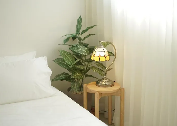 Warm Minimal Wood House Near Hongdae, 3min Subway, Airport Bus 6 Mins アパート ソウル特別市