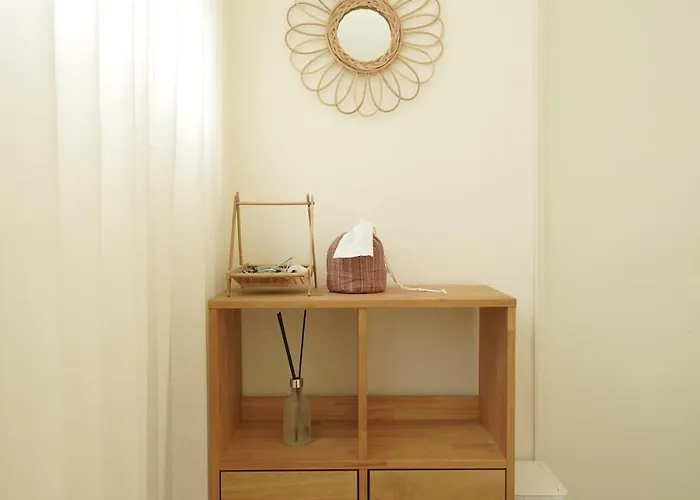 Warm Minimal Wood House Near Hongdae, 3min Subway, Airport Bus 6 Mins アパート
