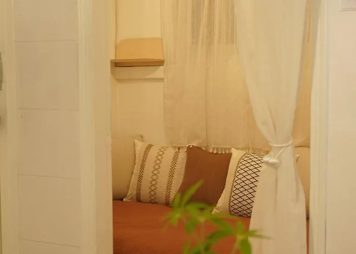 Warm Minimal Wood House Near Hongdae, 3min Subway, Airport Bus 6 Mins アパート ソウル特別市