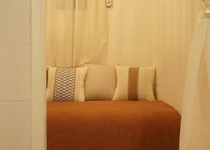 Warm Minimal Wood House Near Hongdae, 3min Subway, Airport Bus 6 Mins アパート ソウル特別市