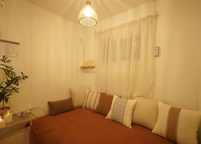 Warm Minimal Wood House Near Hongdae, 3min Subway, Airport Bus 6 Mins アパート ソウル特別市