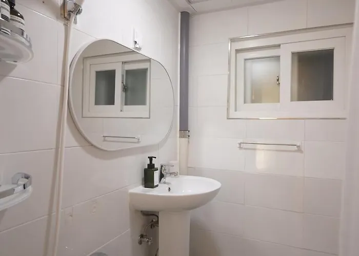 Warm Minimal Wood House Near Hongdae, 3min Subway, Airport Bus 6 Mins ソウル特別市