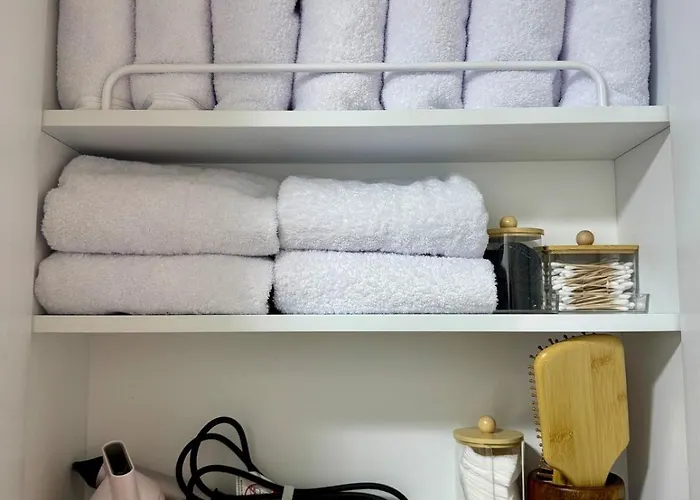 Warm Minimal Wood House Near Hongdae, 3min Subway, Airport Bus 6 Mins アパート ソウル特別市