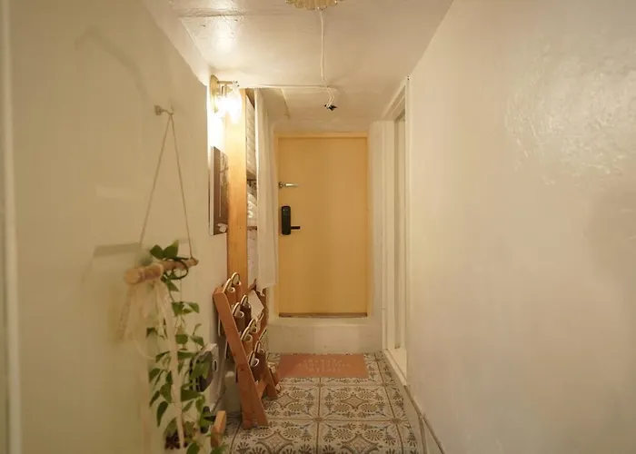 アパート Warm Minimal Wood House Near Hongdae, 3min Subway, Airport Bus 6 Mins *