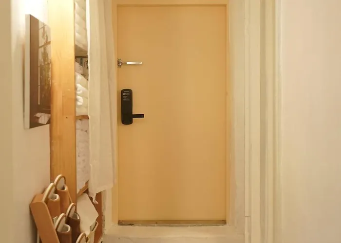 アパート Warm Minimal Wood House Near Hongdae, 3min Subway, Airport Bus 6 Mins *