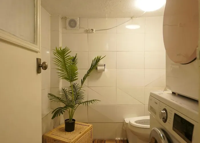 Warm Minimal Wood House Near Hongdae, 3min Subway, Airport Bus 6 Mins *