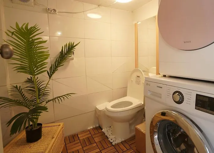 Warm Minimal Wood House Near Hongdae, 3min Subway, Airport Bus 6 Mins