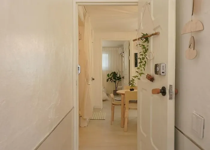 アパート Warm Minimal Wood House Near Hongdae, 3min Subway, Airport Bus 6 Mins ソウル特別市