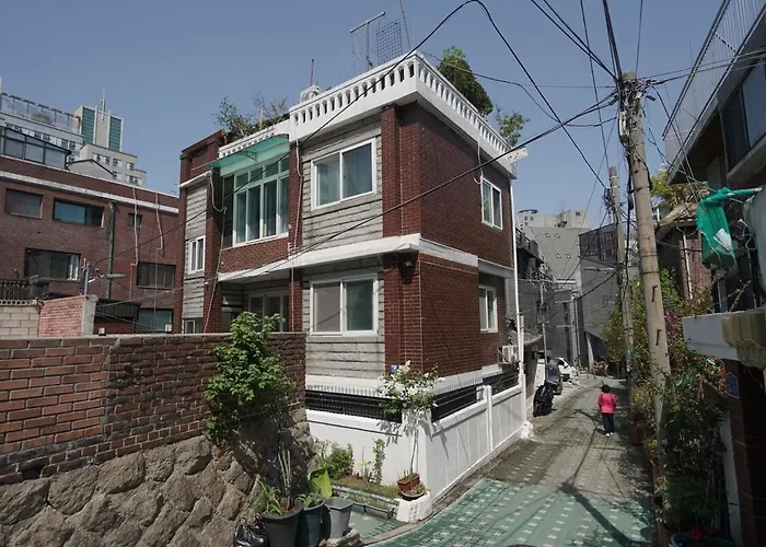 Warm Minimal Wood House Near Hongdae, 3min Subway, Airport Bus 6 Mins