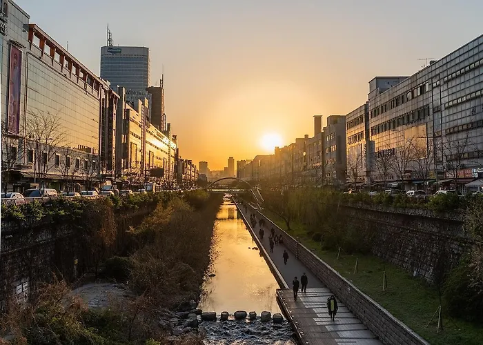 Warm Minimal Wood House Near Hongdae, 3min Subway, Airport Bus 6 Mins ソウル特別市